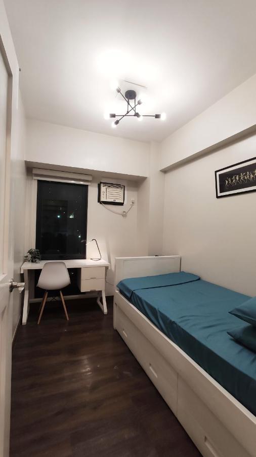 Resort Living Condominium Unit In Metro Manila Esterno foto