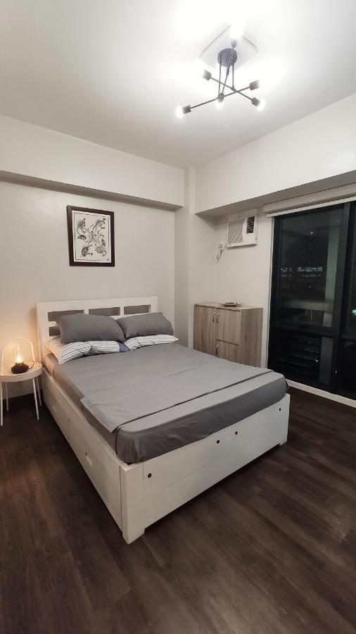 Resort Living Condominium Unit In Metro Manila Esterno foto