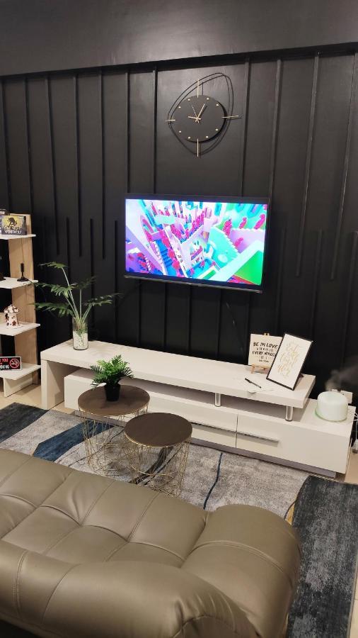 Resort Living Condominium Unit In Metro Manila Esterno foto