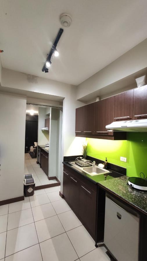 Resort Living Condominium Unit In Metro Manila Esterno foto