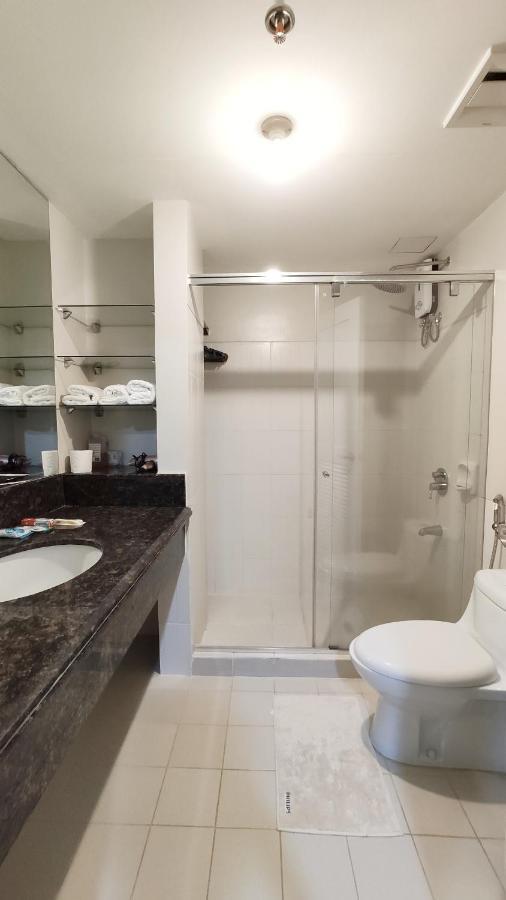 Resort Living Condominium Unit In Metro Manila Esterno foto